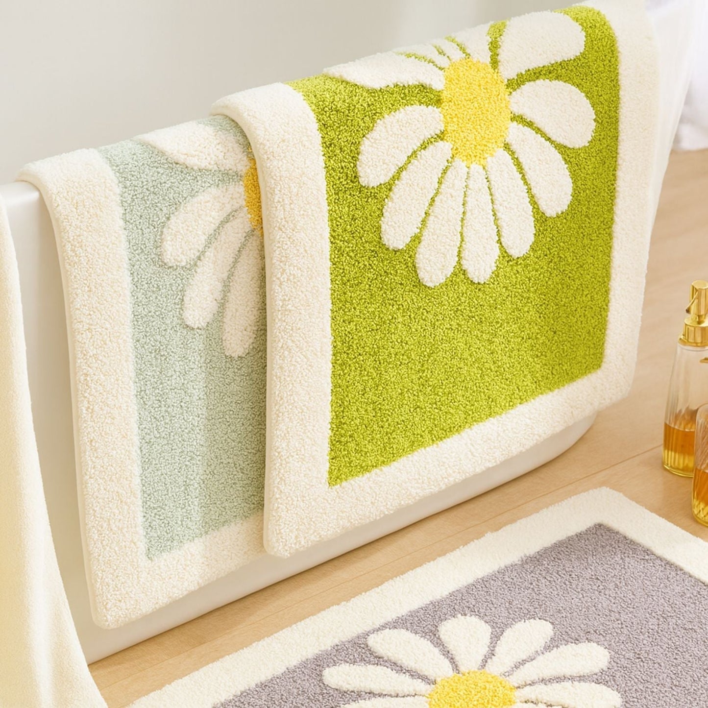 Charming Daisy Bloom | Soft Microfiber Bath Mat with Non-Slip Backing | Floral Design for Everyday Comfort 3